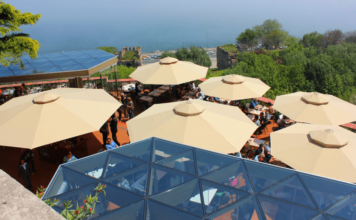 Cafe şemsiyeleri