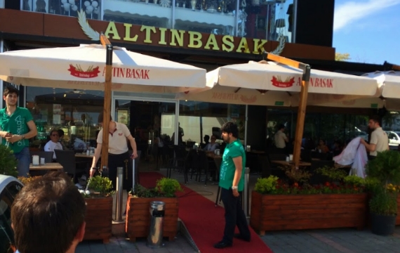 Kare ahşap yandan gövdeli Adana şemsiye